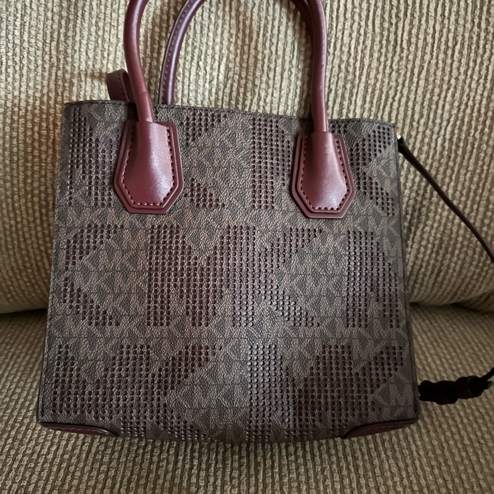 Michael Kors Mercer Medium Messenger With Strap and Card Case Wallet Merlot - Picture 2 of 8